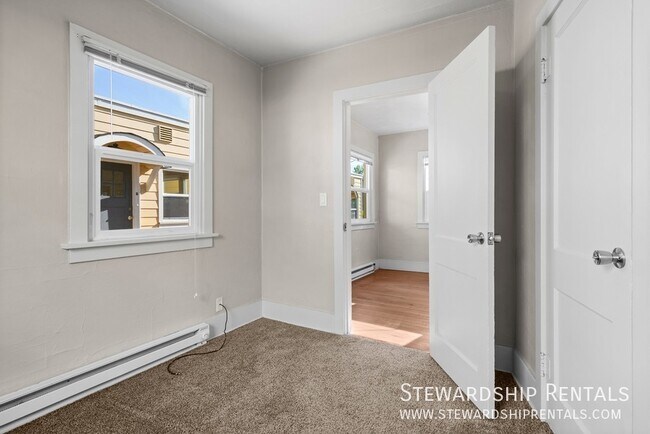 Building Photo - 2024 Emerald St