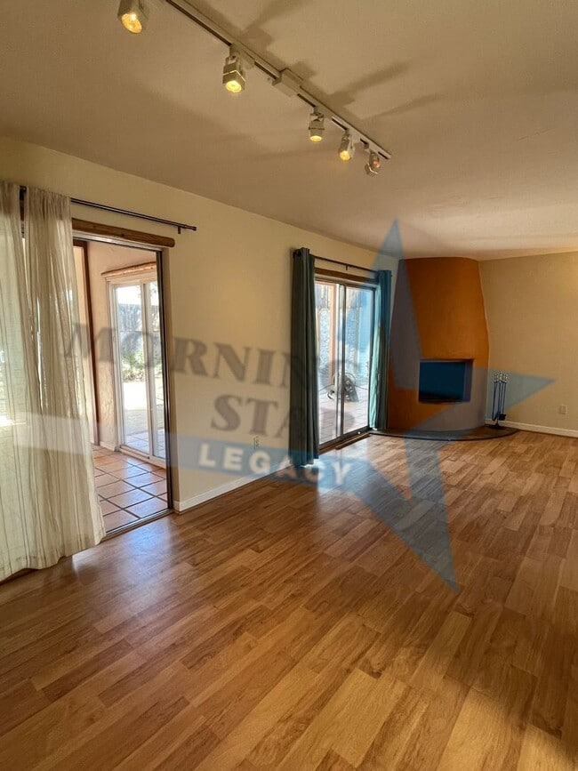 Building Photo - Charming 3 bedroom move-in ready