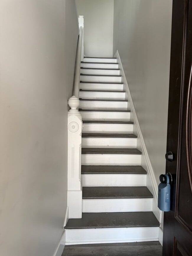 Building Photo - Newly Renovated 2 bedroom in Lincoln- Larimer