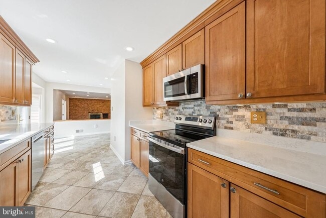 Building Photo - 6245 Windward Dr
