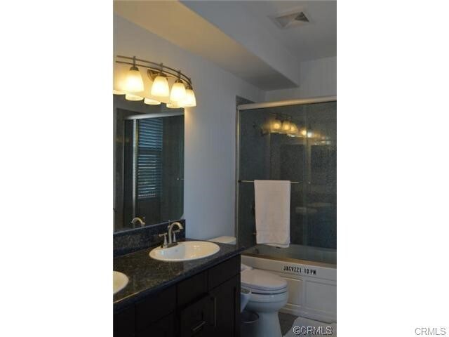 Building Photo - 408 Avenida Santa Barbara