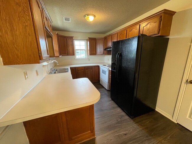 Building Photo - Gorgeous 3 Bed / 2 Bath Home in Van Buren