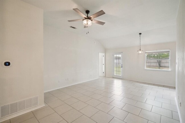 Building Photo - 224 Amber Ln