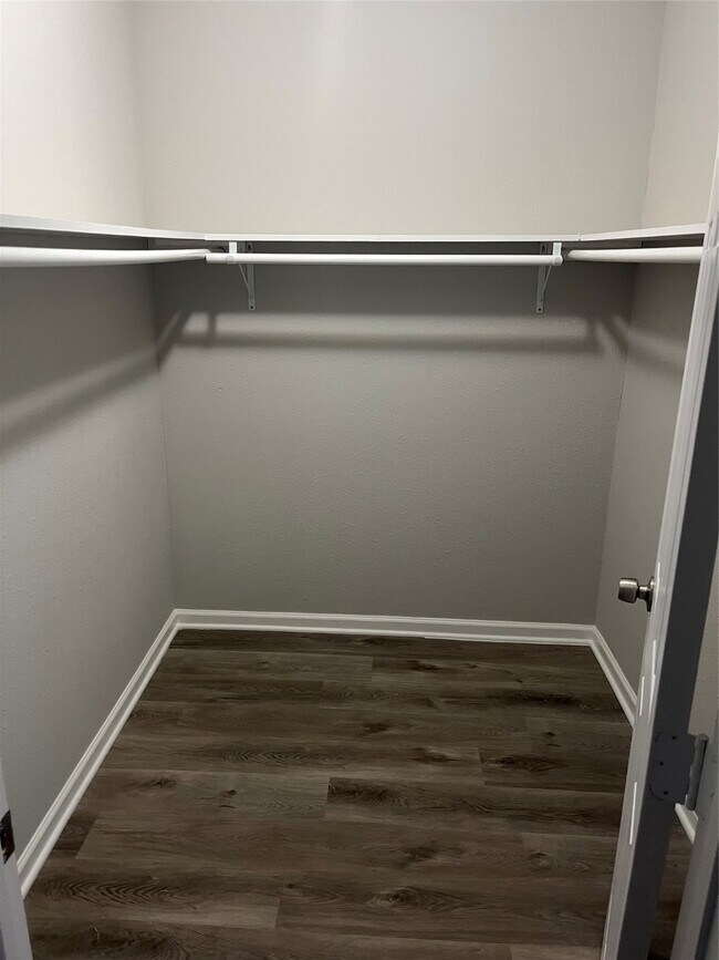 Building Photo - 7202 Carver Ave