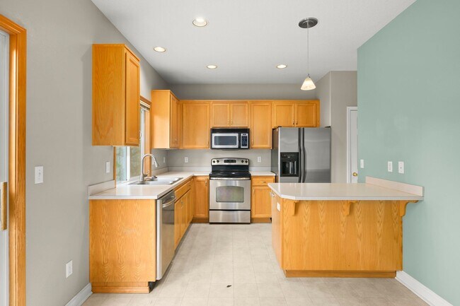 Building Photo - Fantastic Location - Beaverton 3 Bedroom, 2.5 Bath Townhome