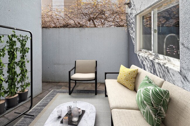Building Photo - Modern 3 Bedroom Townhouse with Prime Location on Kettner Boulevard in San Diego