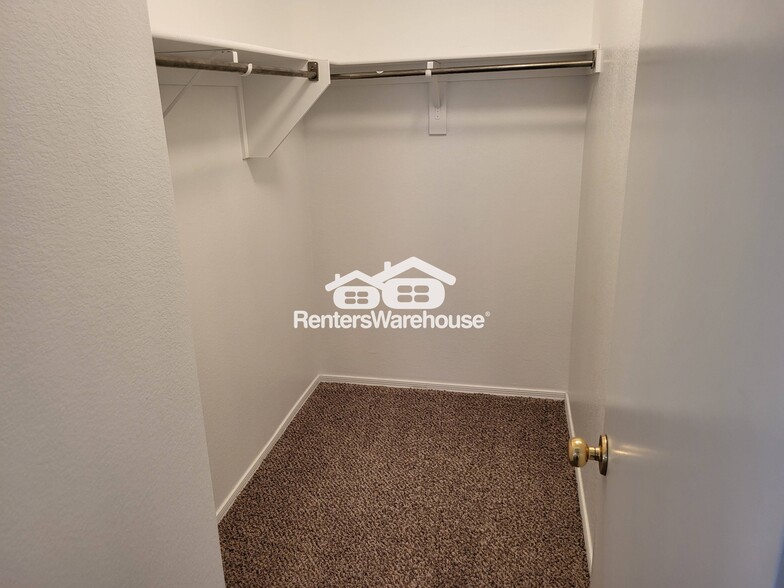 Building Photo - 2657 S Southwind Dr