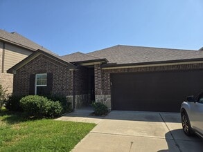 Building Photo - 2815 Dry Creek Dr