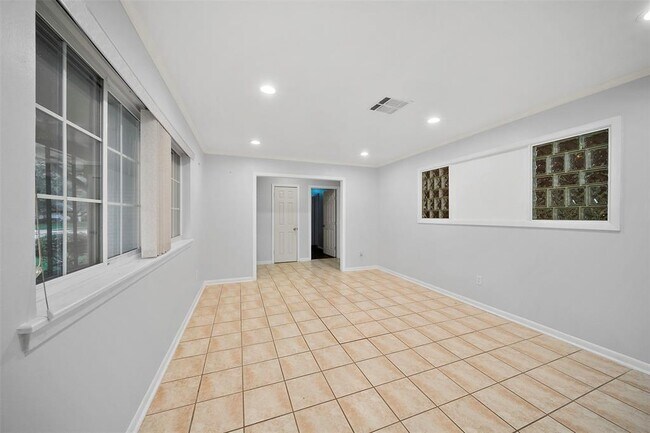 Building Photo - 5215 Cheena Dr