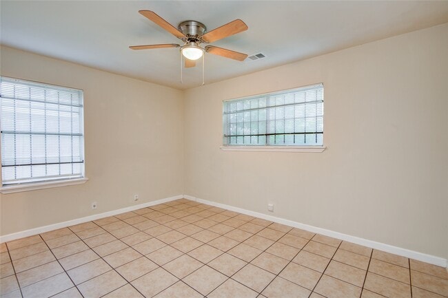Building Photo - 9526 Balsam Ln