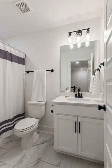 Building Photo - 356 Hammock Ln