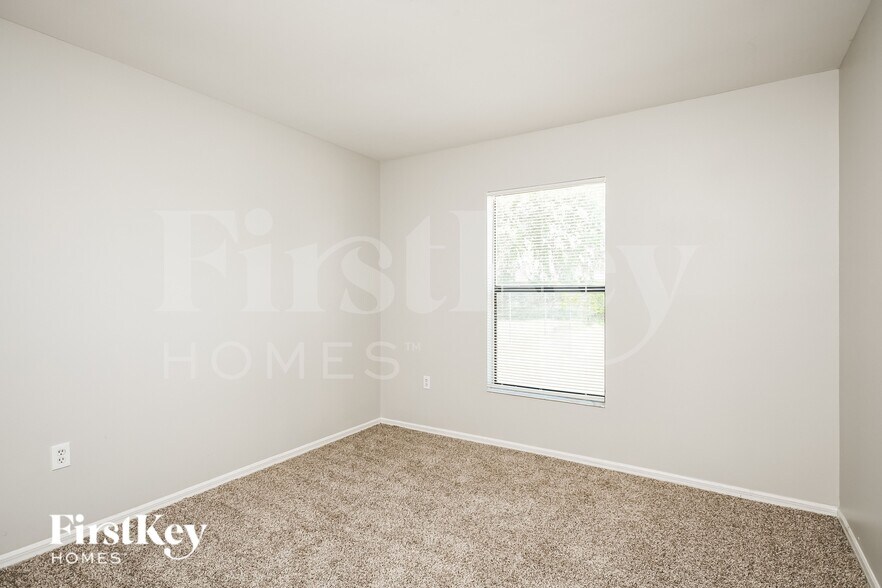 Building Photo - 307 Medina Ct