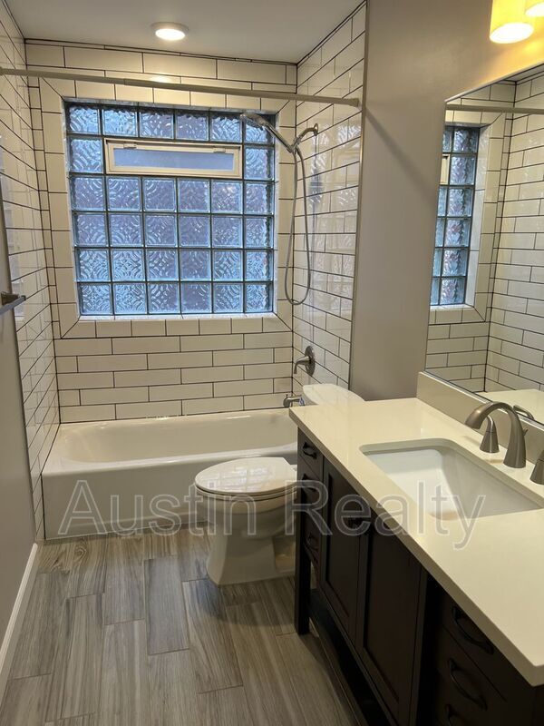 Building Photo - 7526 Byron Pl