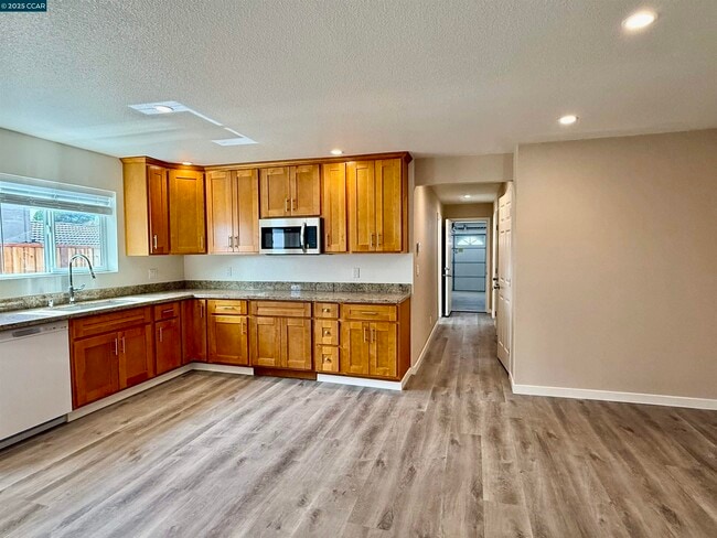 Building Photo - 148 Lancaster Way