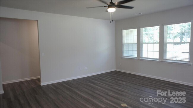 Building Photo - 106 White Apple Wy