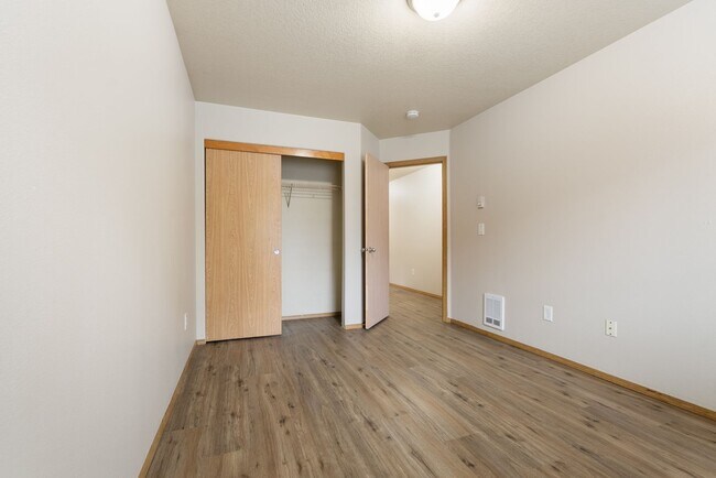 Building Photo - 4bed/2.5 Bath home - Available in SE Portland,