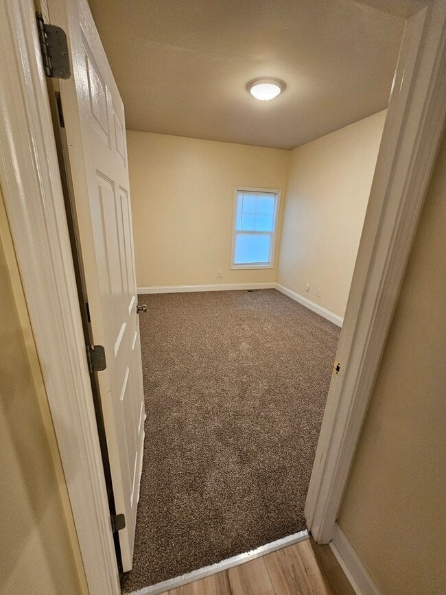 Building Photo - 3BR 2BA Townhome