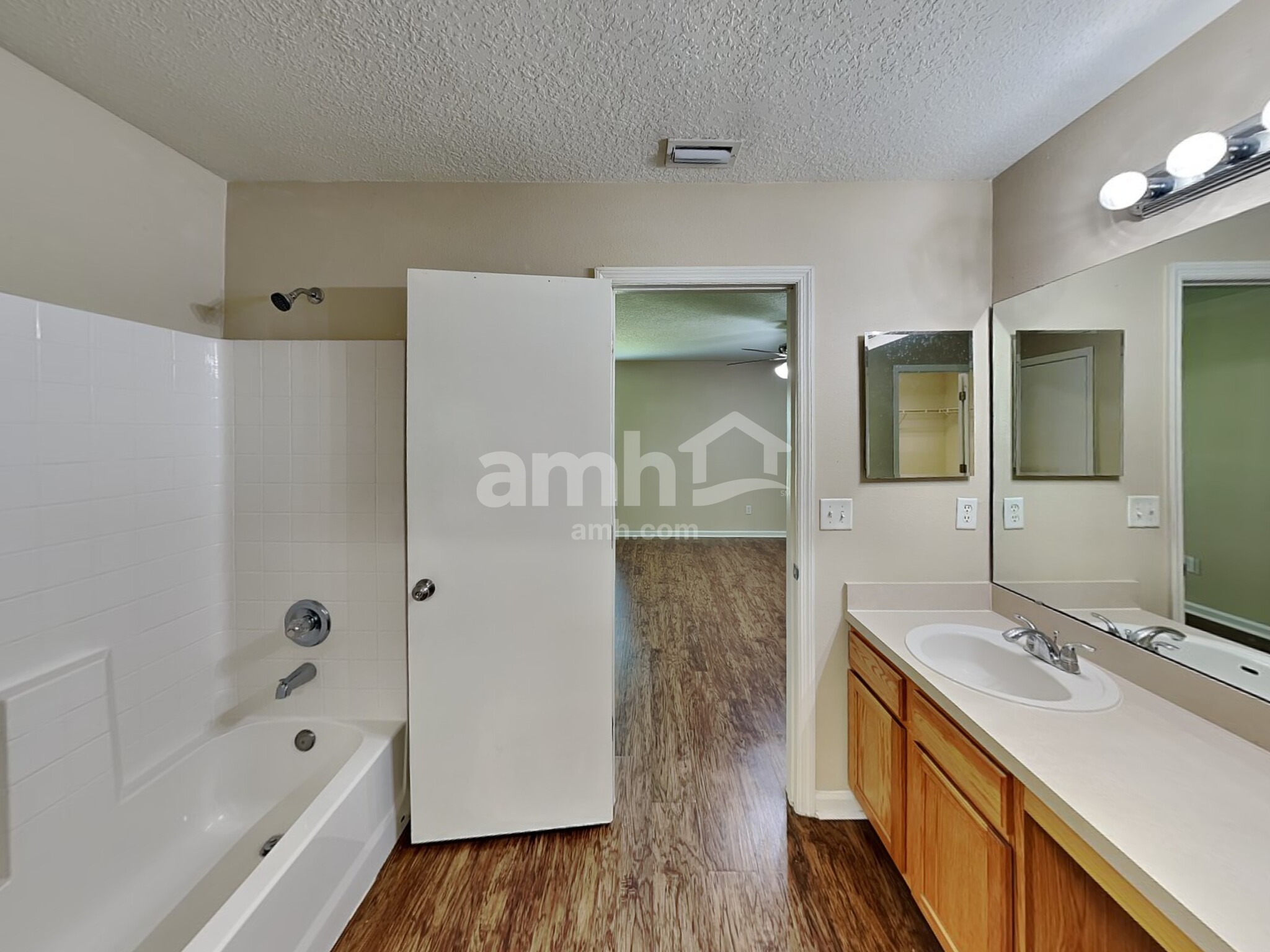 Building Photo - 1420 Heather Ct