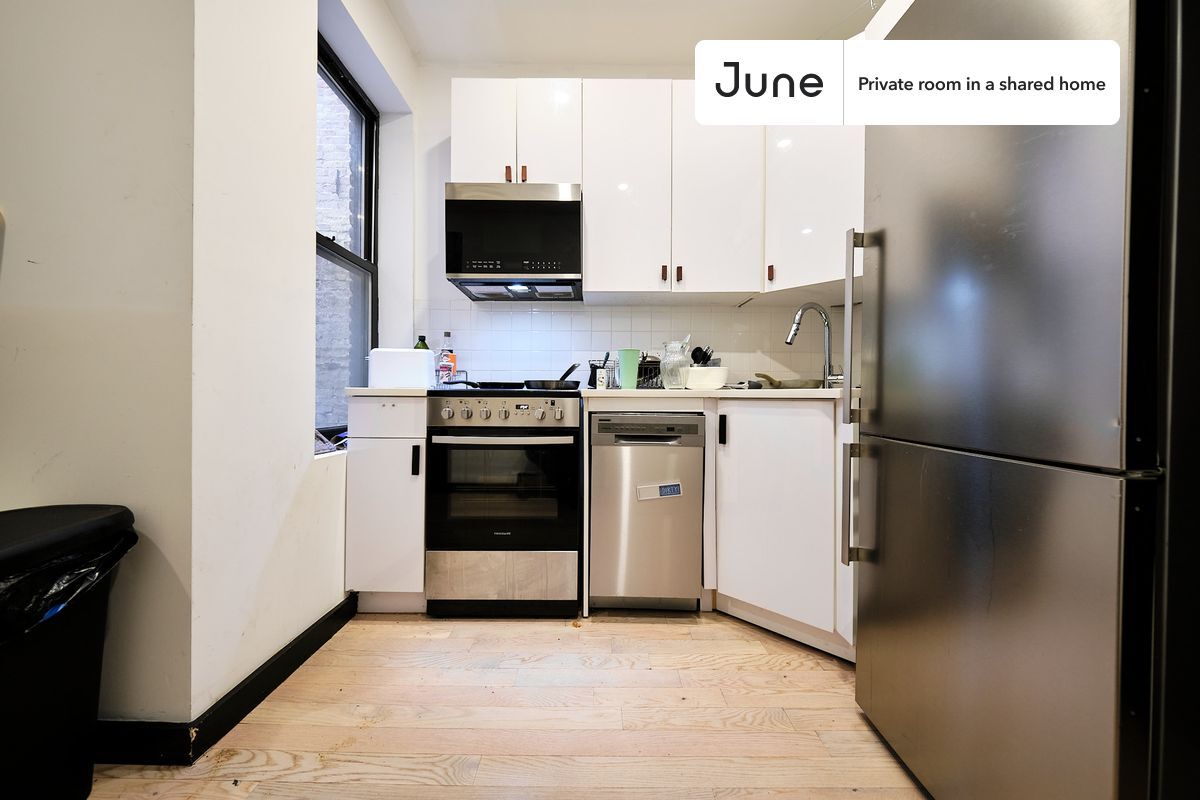 Building Photo - Room in Shared 3 bed/3 bath home