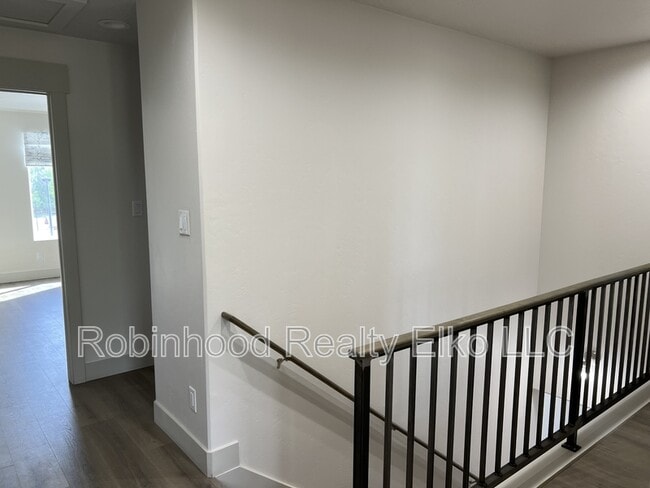 Building Photo - 2433 5th St