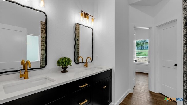 Building Photo - 105 Chesterfield Dr