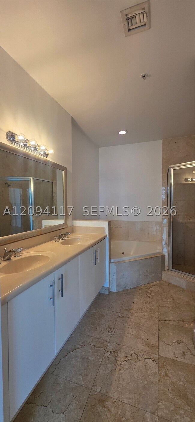 Building Photo - 7900 Harbor Island Dr