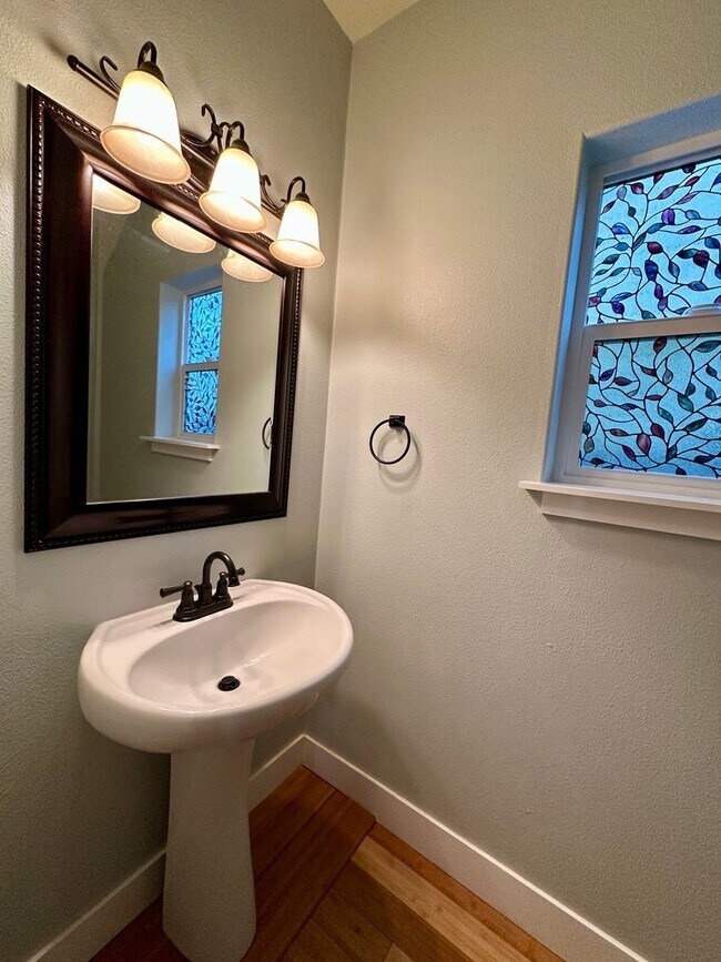 Building Photo - Well-Maintained Three Bedroom Home in North Salem