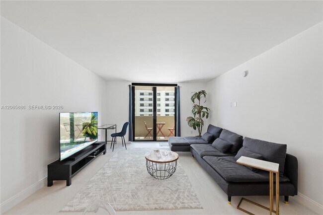 Building Photo - 1621 Collins Ave