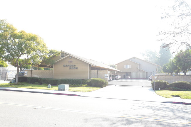 Building Photo - Oxford Park Apartments