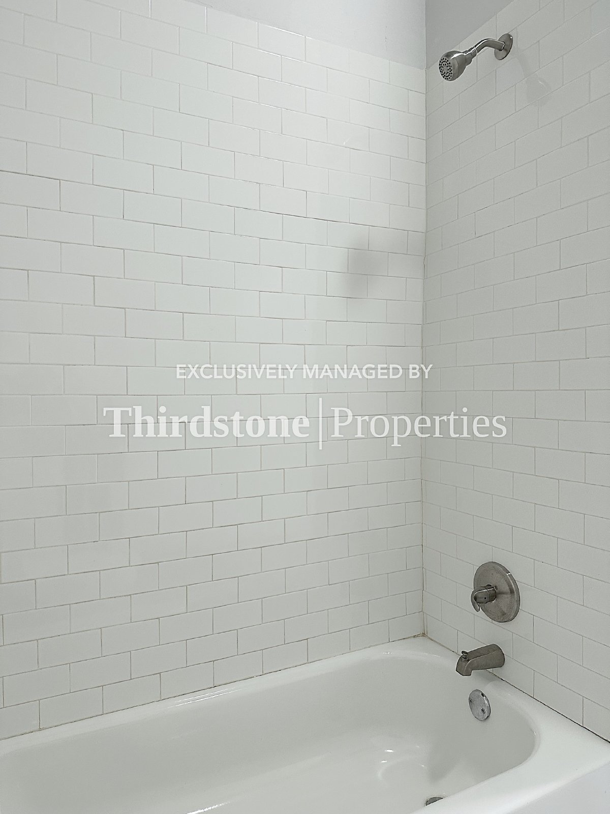 Building Photo - 210 E 9th St