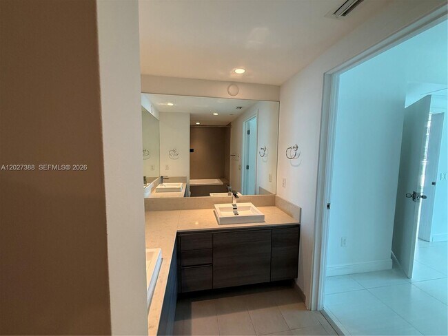 Building Photo - 1080 Brickell Ave