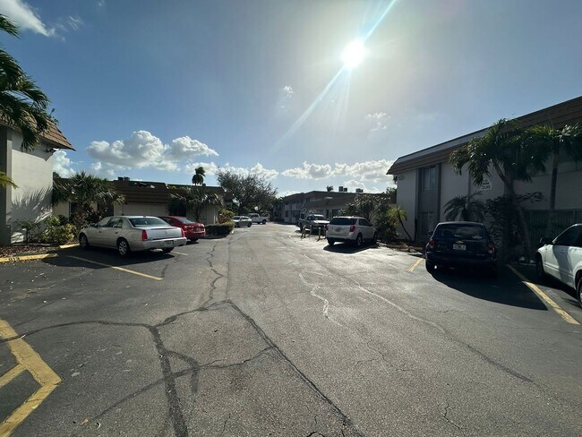 Building Photo - Green Tee - # 502