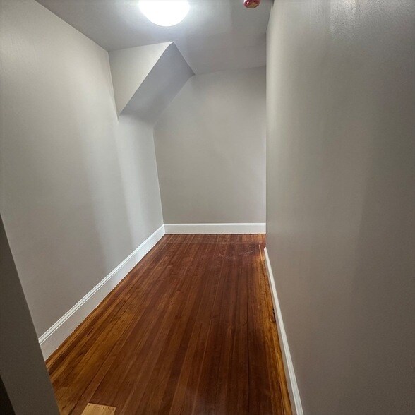 Building Photo - 37 Cortland St