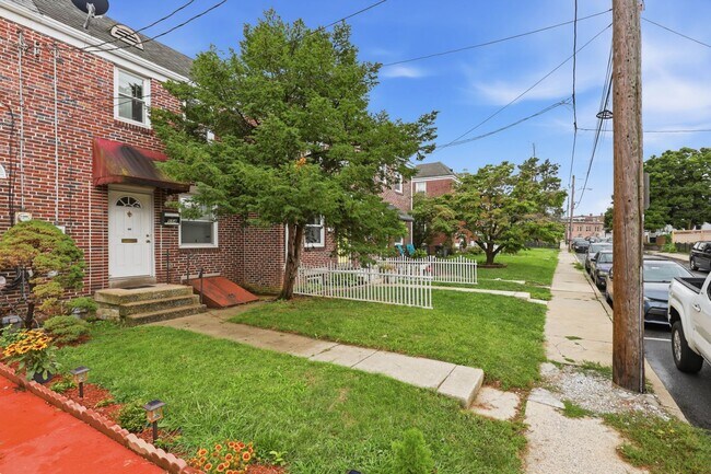 Building Photo - 554 Hand Ave