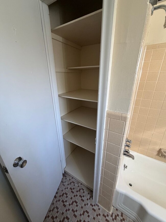 Building Photo - 132-134-134 Adelaide St