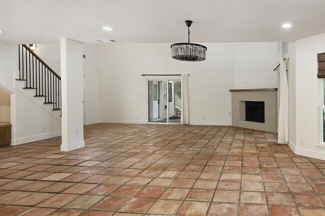 Building Photo - 15 Crinkleroot Ct