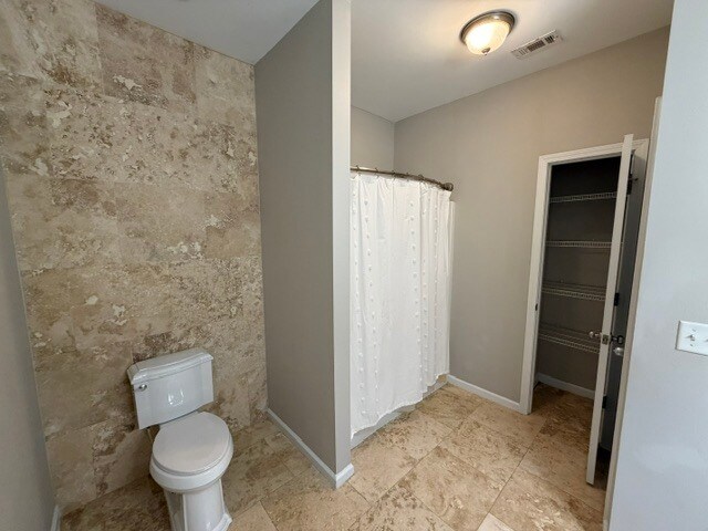 Building Photo - 2457 Lakeview Dr S
