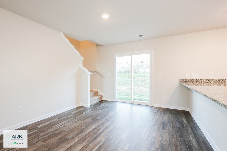 Building Photo - 2149 Southlea Dr