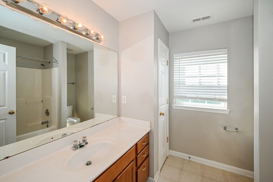 Building Photo - 7215 Hathaway Ct