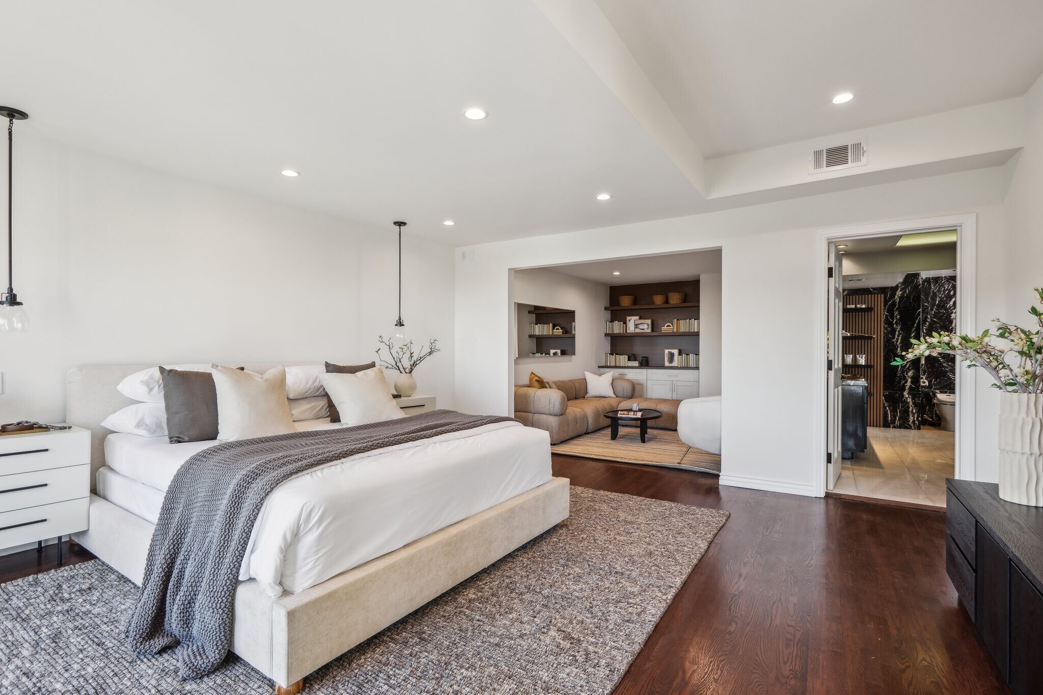 Building Photo - 2411 Mount Olympus Dr