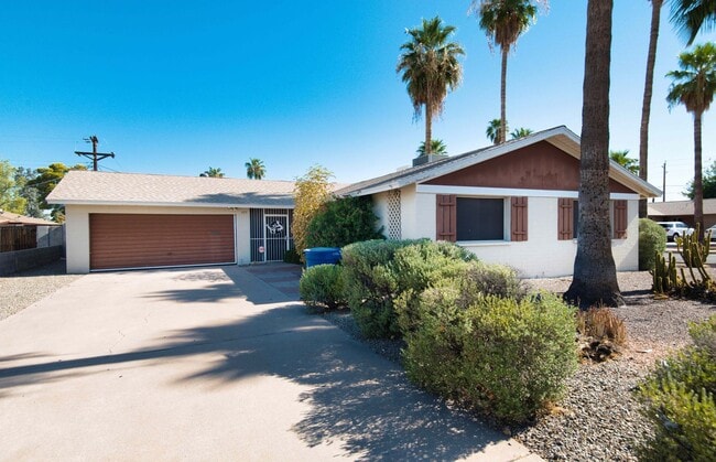 Building Photo - Charming 5-Bedroom Pool Home in Prime Tempe Location