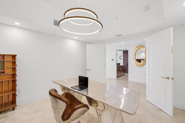 Building Photo - 200 E Palmetto Park Rd