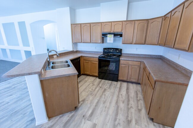 Building Photo - 4572 E County Down Dr