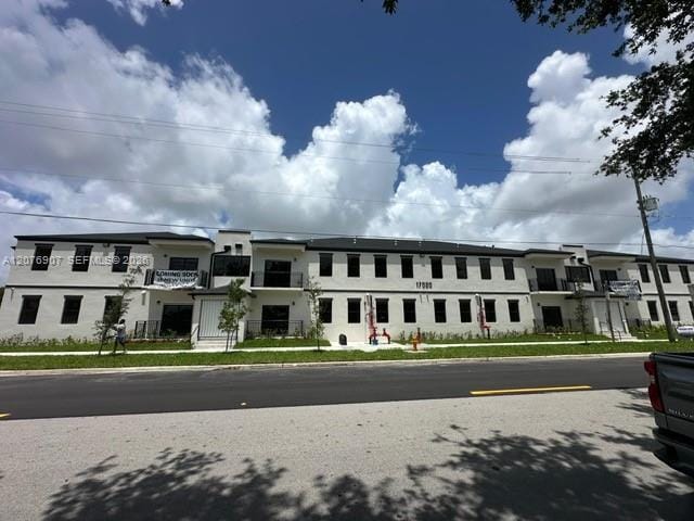 Building Photo - 17020 SW 104th Ave