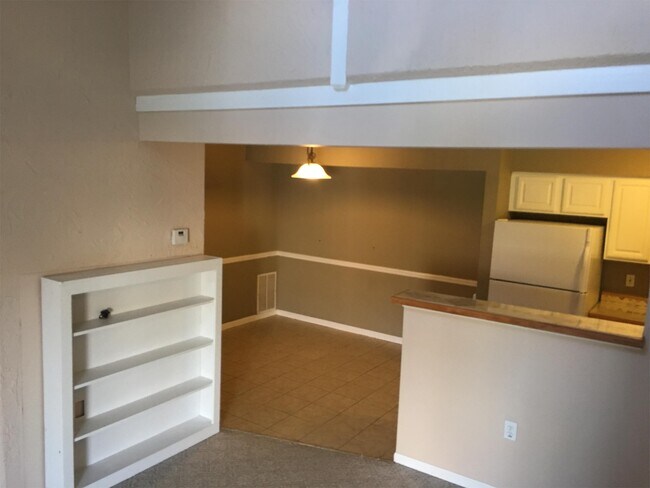 Building Photo - 6258 Braelinn Dr