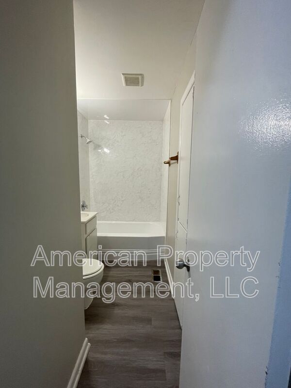 Building Photo - 523 E Duncan St