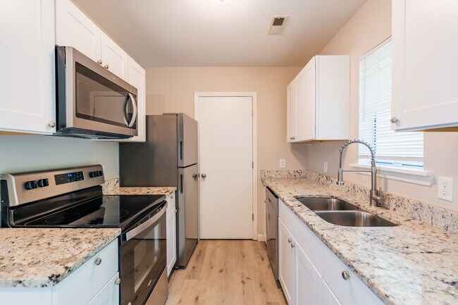 Building Photo - 600-635 Hilltop Dr-HT 2-Story 2bd/1ba