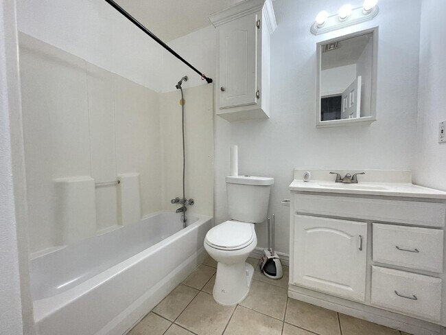 Building Photo - 2078 Del Rey Dr