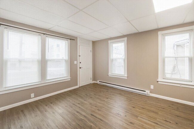 Building Photo - 137-139 Main St