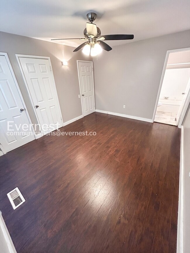 Building Photo - 560 Jamaica Pl